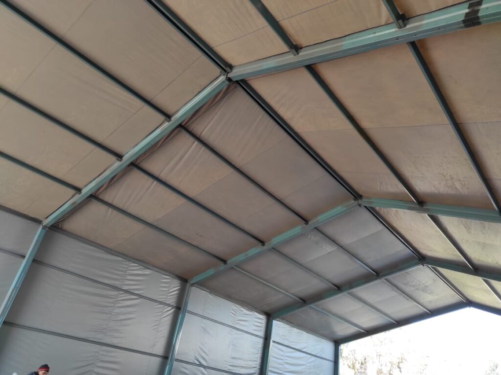 Galpón cubierto con lona de PVC 100% impermeable