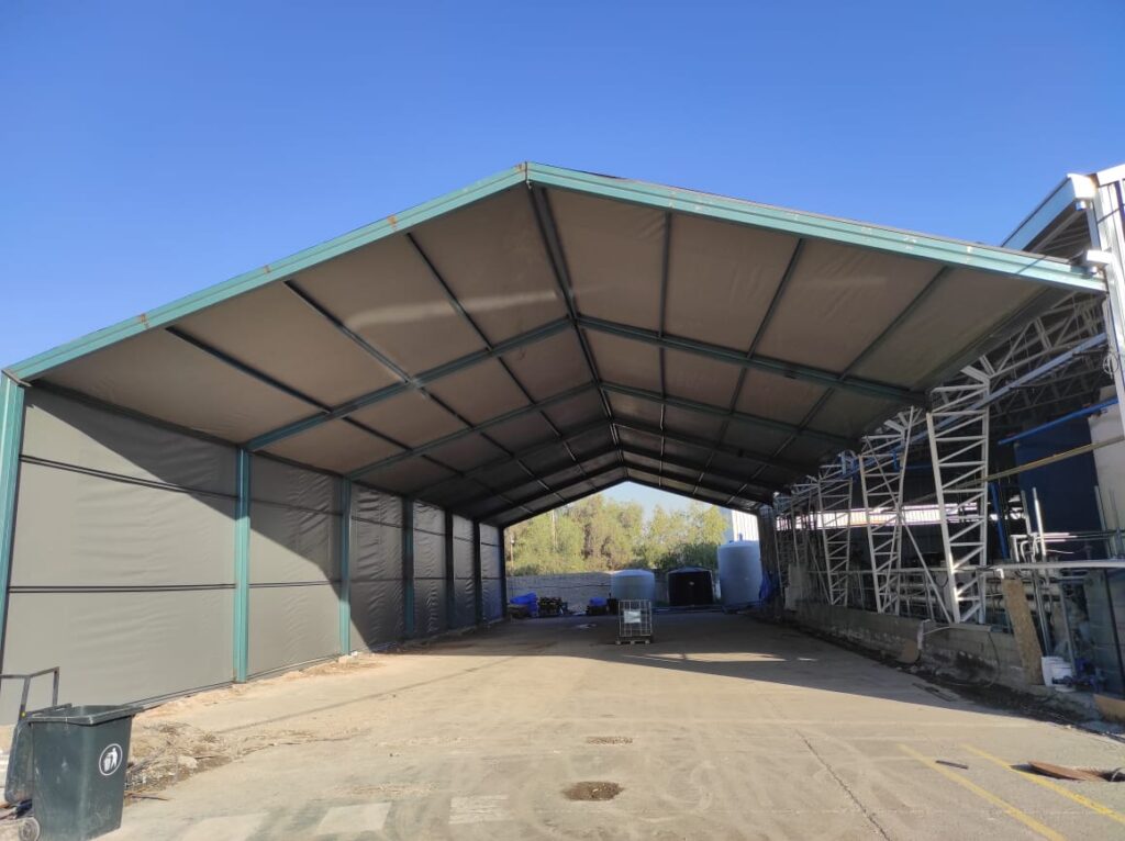 Galpón cubierto con lona de PVC ignífuga